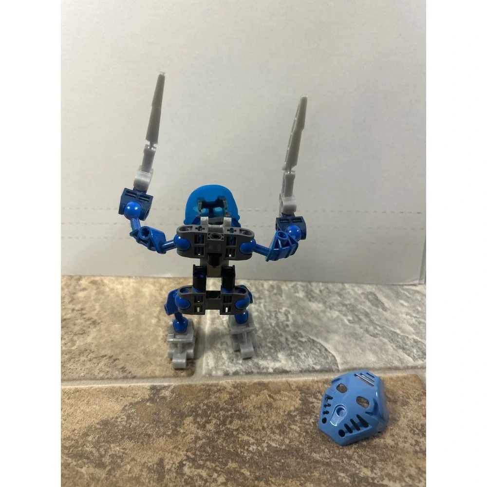LEGO Bionicle Matoran Hahli 8583 Blue Action Figure with Silver Claws 2 Masks